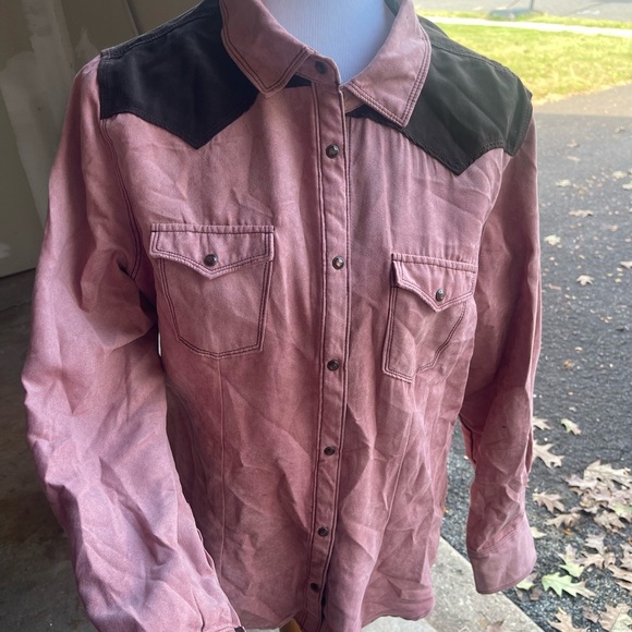 Legacy Falls Western Shirt - Picture 3 of 8